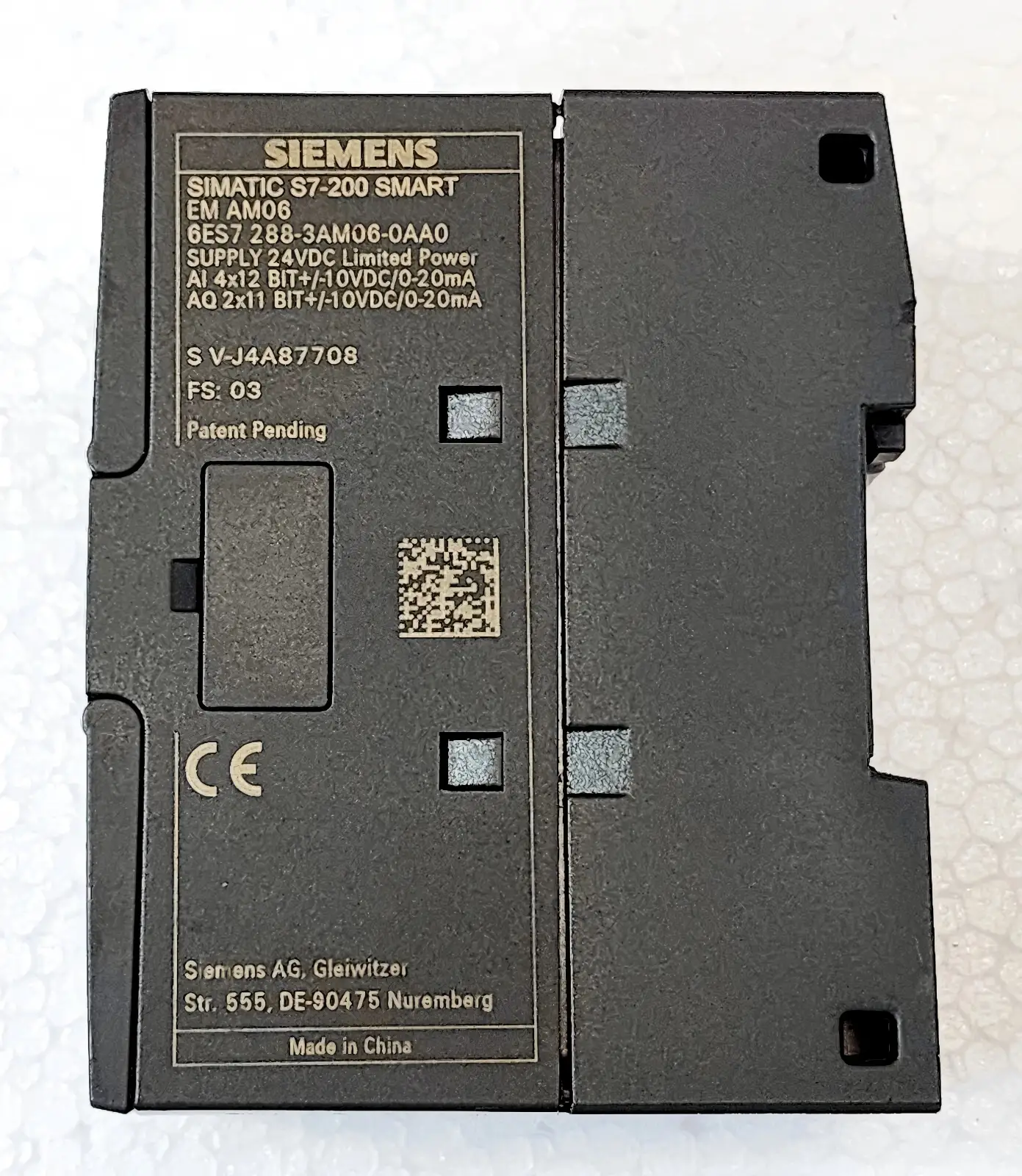 Does the Siemens 6ES7288-3AM06-0AA0 Require an External Power Supply for Isolation