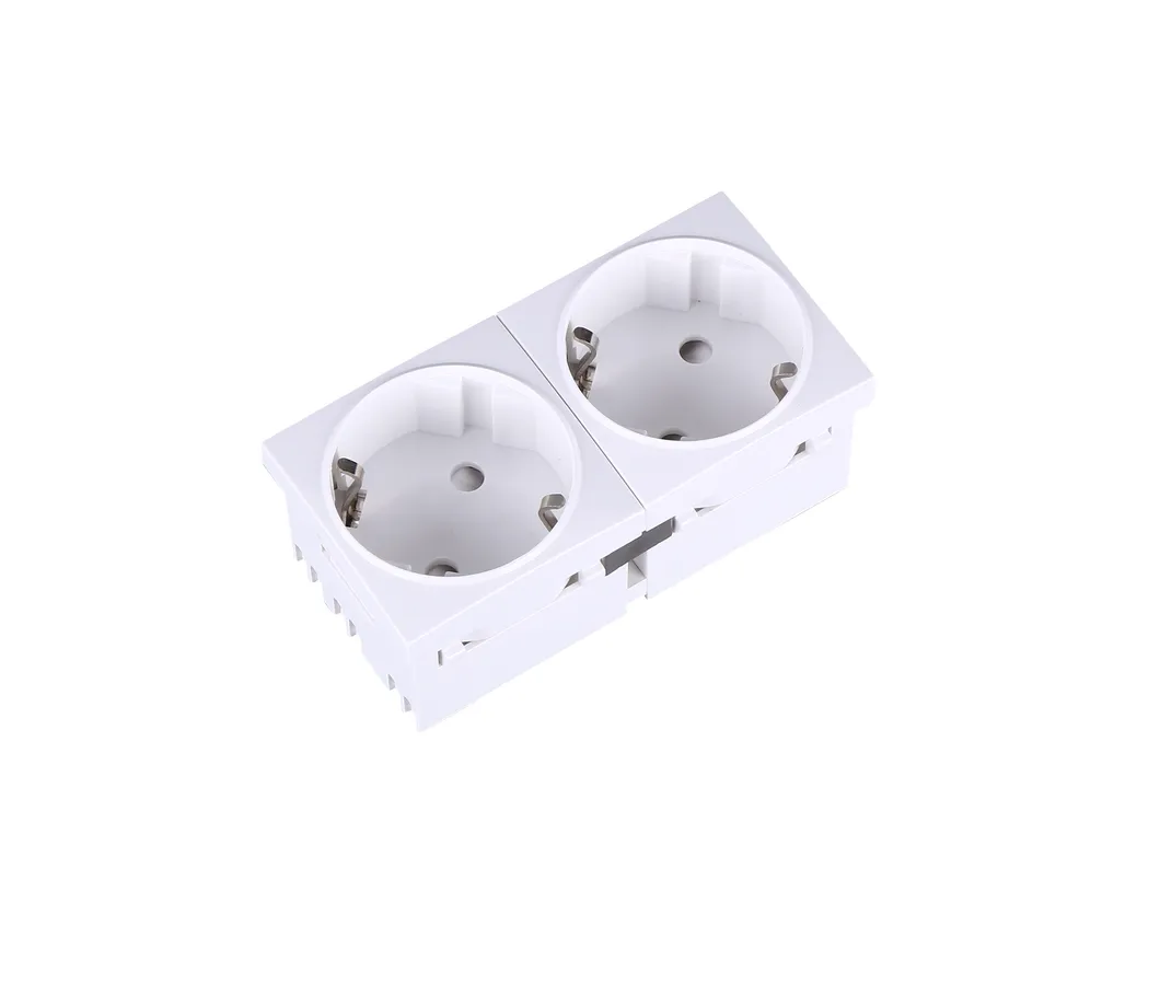 Screwless CE RoHS Germany 45X45mm Angle Schuko Socket/Electrical Outlet with Connector